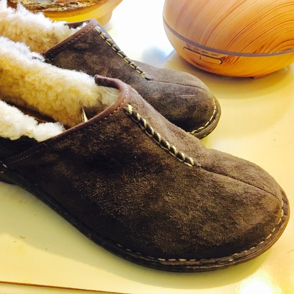 Chocolate Brown Ugg - Picture 2 of 6